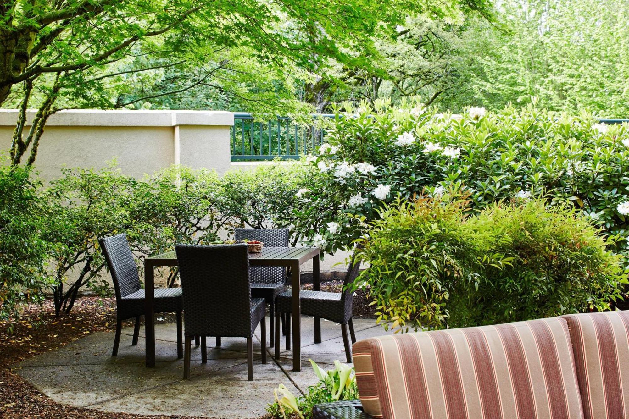 Courtyard By Marriott Portland Southeast/Clackamas Exterior photo