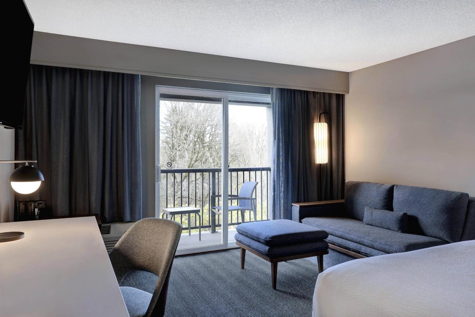 Courtyard By Marriott Portland Southeast/Clackamas Exterior photo