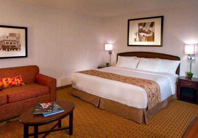 Courtyard By Marriott Portland Southeast/Clackamas Exterior photo